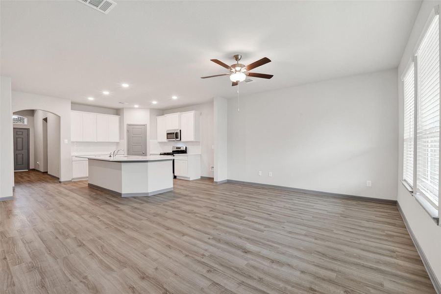 Spacious, unfurnished interior of a new home in Grand Magnolia, Magnolia (Image 34). Spacious, unfurnished interior of a new home in Grand Magnolia, Magnolia (Image 34).