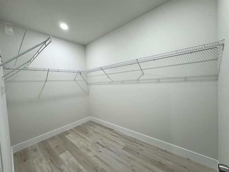 Spacious, unfurnished interior of a new home in , Citrus Springs (Image 25).