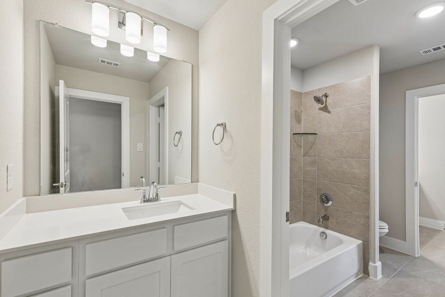 Furnished interior view inside a new home in Dove Hollow, Waxahachie (Image 15).