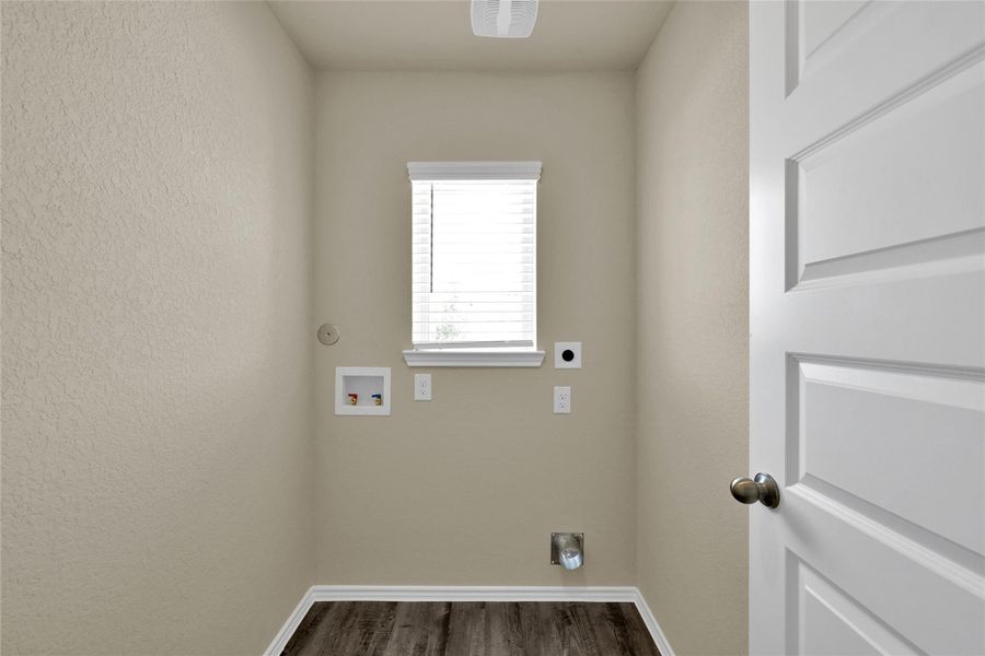Spacious, unfurnished interior of a new home in Lakes at Black Oak, Magnolia (Image 14).