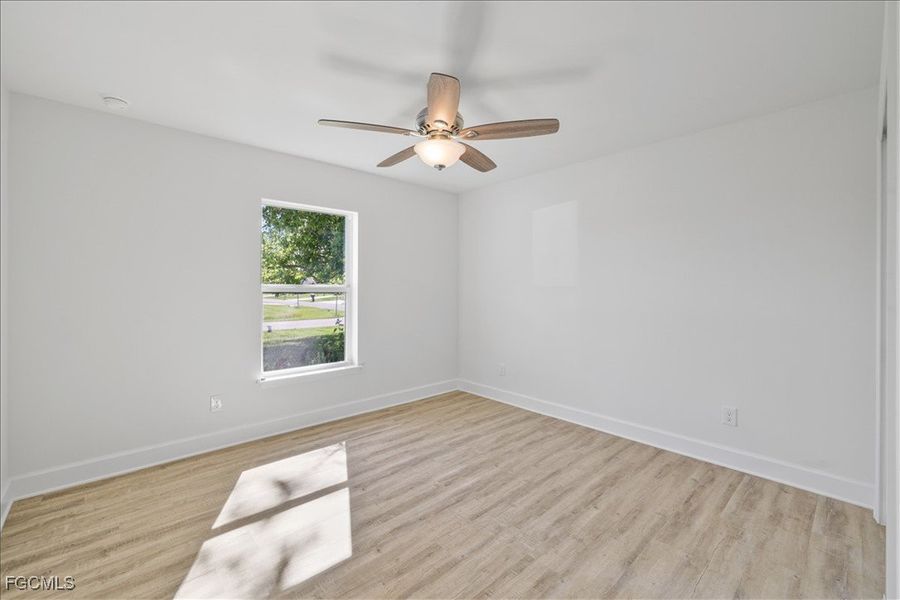 Spacious, unfurnished interior of a new home in Cape Coral, Cape Coral (Image 32).