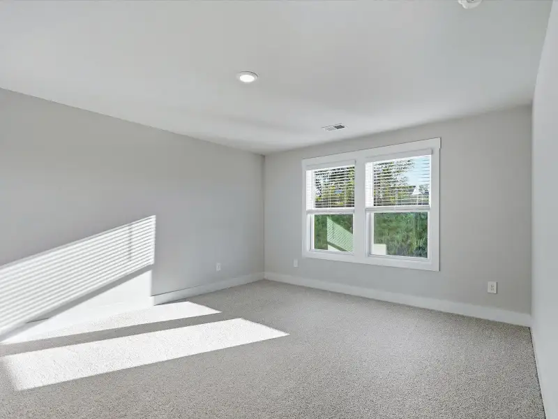Spacious, unfurnished interior of a new home in Ashby Woods, Boiling Springs (Image 12).