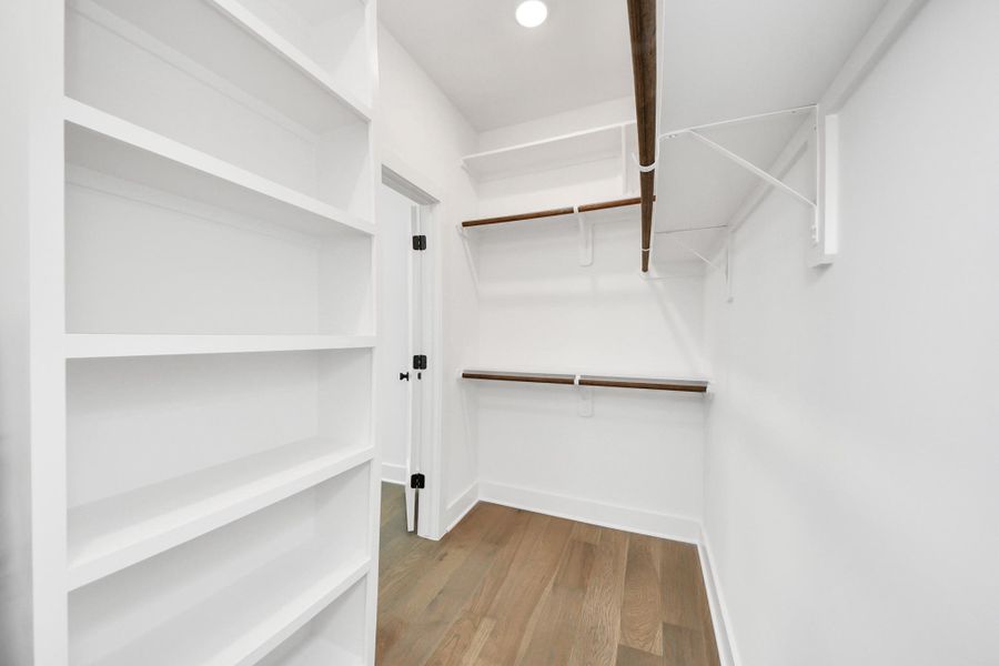 Spacious, unfurnished interior of a new home in Yale Terrace, Houston (Image 21).