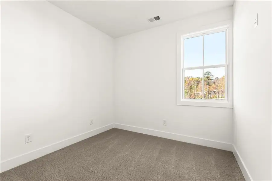 Spacious, unfurnished interior of a new home in , Alpharetta (Image 36).