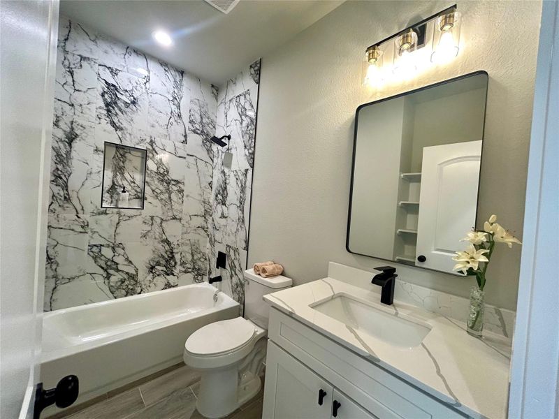 Secondary bathroom.