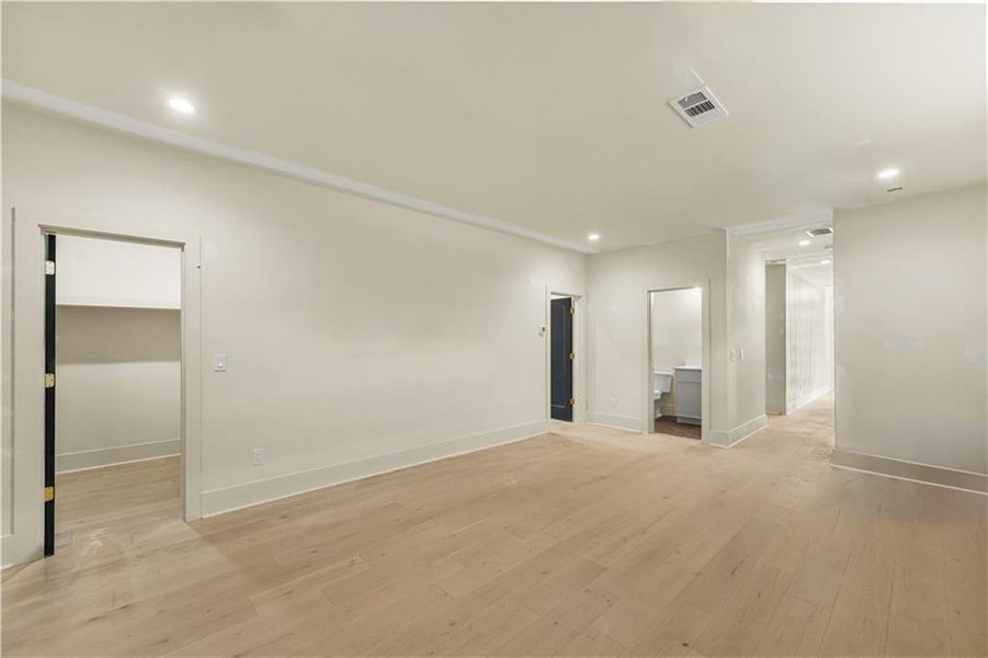 Spacious, unfurnished interior of a new home in , Atlanta (Image 27).