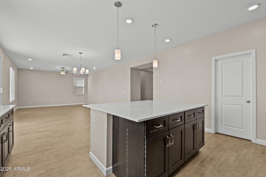 16805 W Cavedale Dr-07