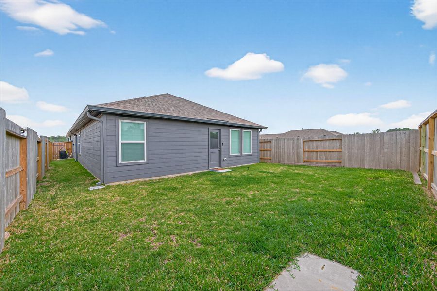 Exterior details and patio area of a home in Indian Springs, Crosby (Image 27).
