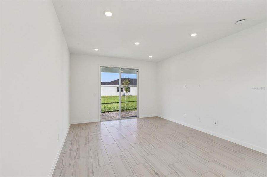 Spacious, unfurnished interior of a new home in Colbert Landings, Palm Coast (Image 24).