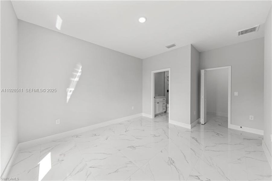 Spacious, unfurnished interior of a new home in , Lehigh Acres (Image 15).