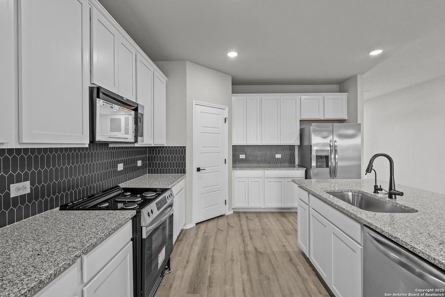 Furnished interior view inside a new home in Comanche Ridge, San Antonio (Image 67). Furnished interior view inside a new home in Comanche Ridge, San Antonio (Image 67).