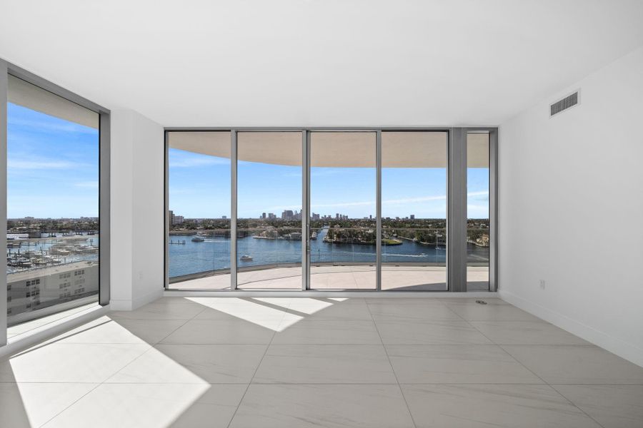 Spacious, unfurnished interior of a new home in , Fort Lauderdale (Image 18).