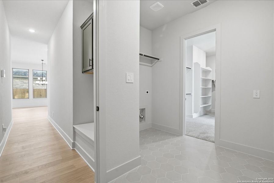 Spacious, unfurnished interior of a new home in Haby Hill 60s, San Antonio (Image 50).