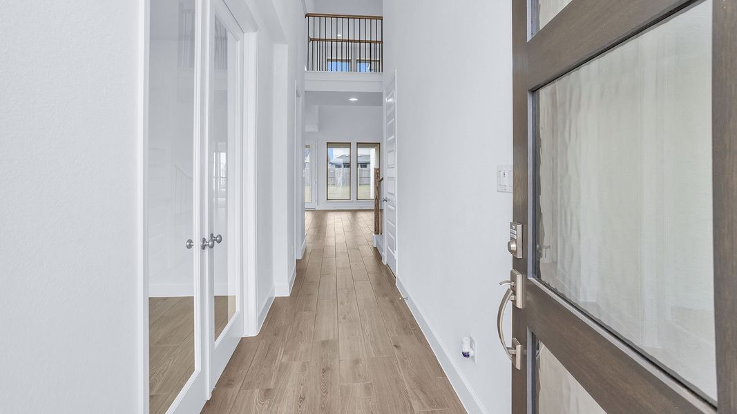 Spacious, unfurnished interior of a new home in Elyson, Katy (Image 11).