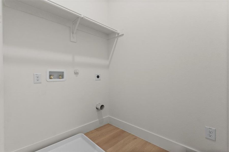 Spacious, unfurnished interior of a new home in , Dallas (Image 34).