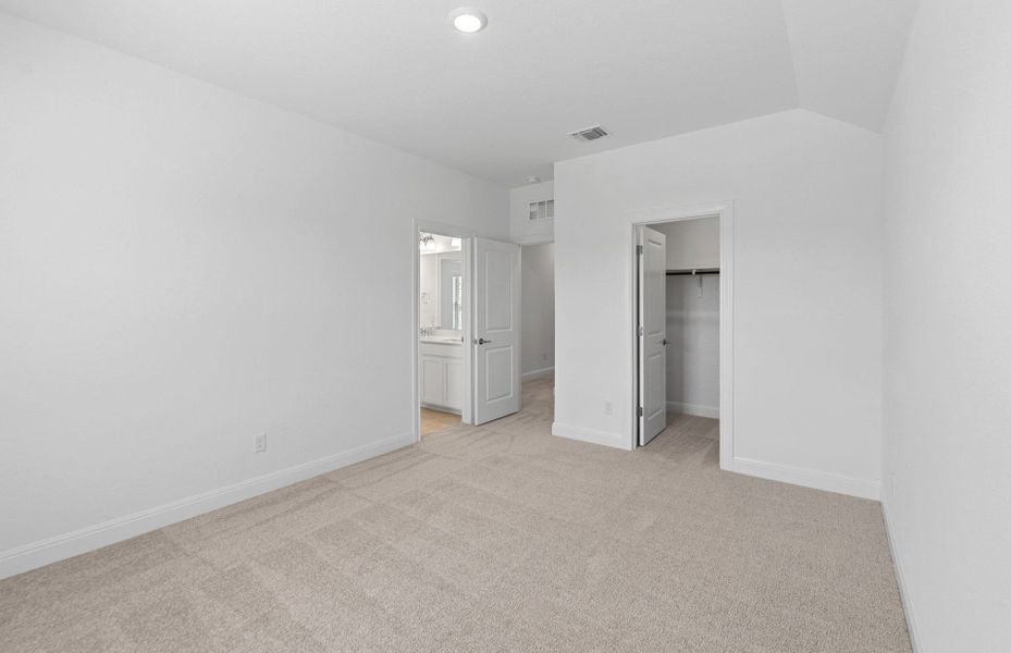Spacious, unfurnished interior of a new home in Bluffview Reserve, Leander (Image 45).