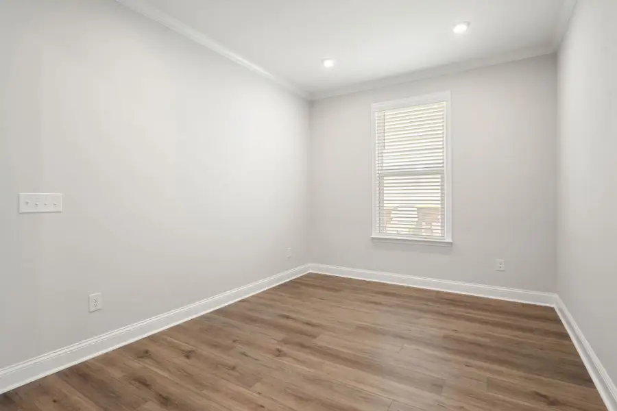Spacious, unfurnished interior of a new home in Waterways, Richmond Hill (Image 52).