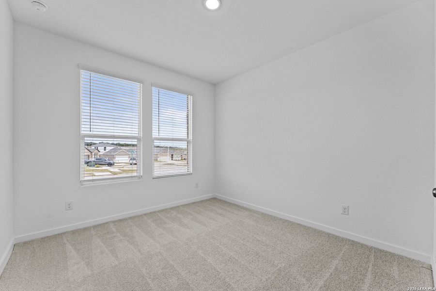 Spacious, unfurnished interior of a new home in Grace Valley, Cibolo (Image 21).