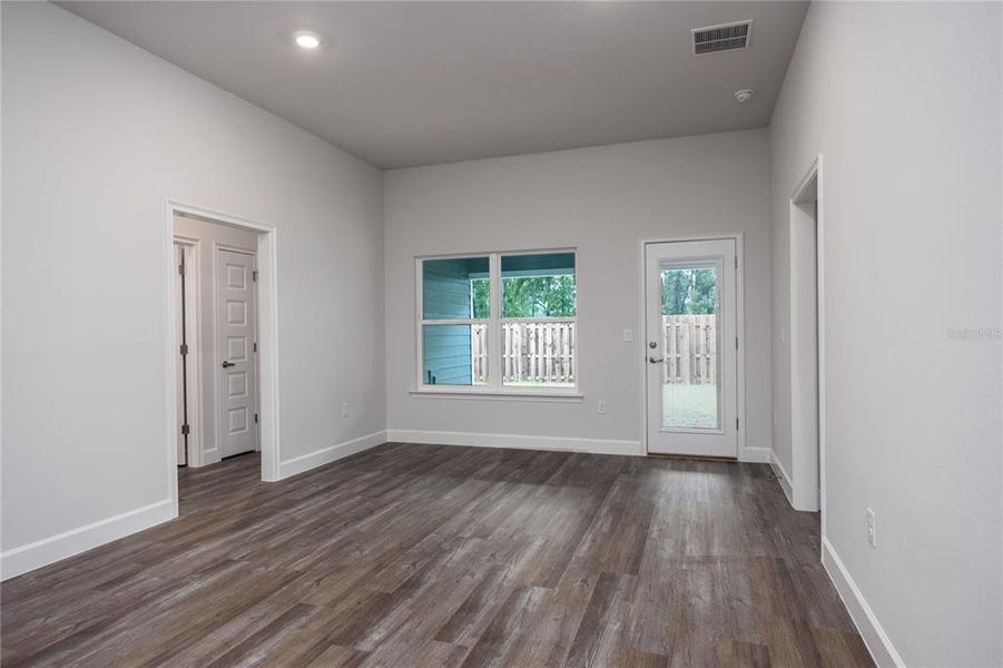 Spacious, unfurnished interior of a new home in Kirkland Farms, Alachua (Image 12).