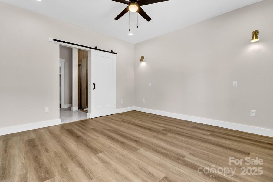 Spacious, unfurnished interior of a new home in , Asheville (Image 30).