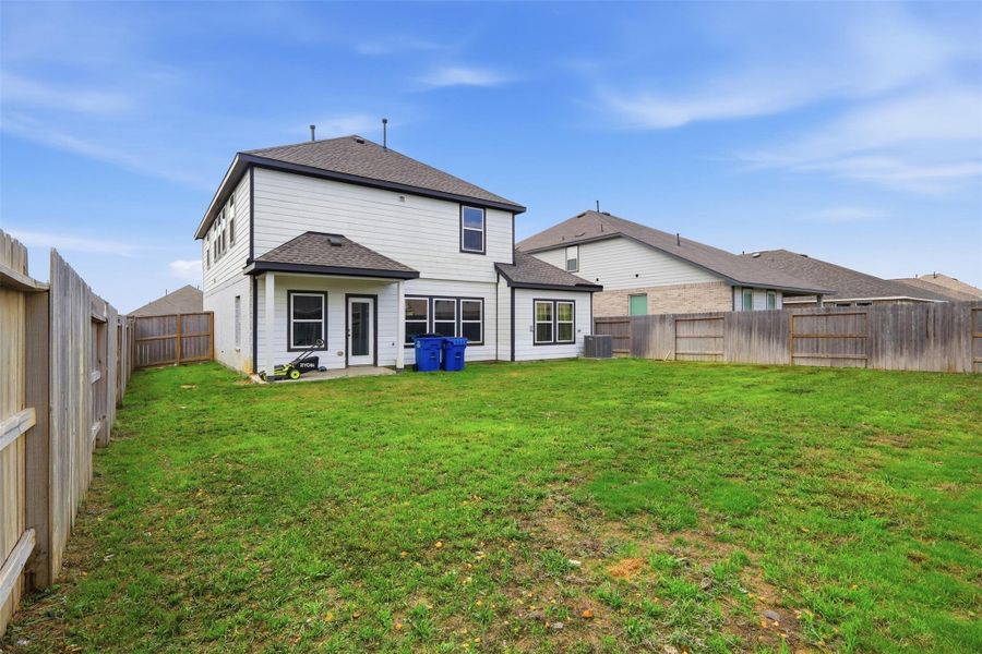 Exterior details and patio area of a home in Oakwood Estates, Waller (Image 3).