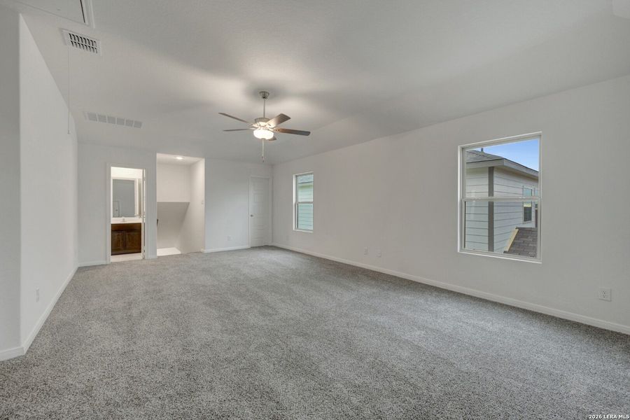 Spacious, unfurnished interior of a new home in Park Place, New Braunfels (Image 34).