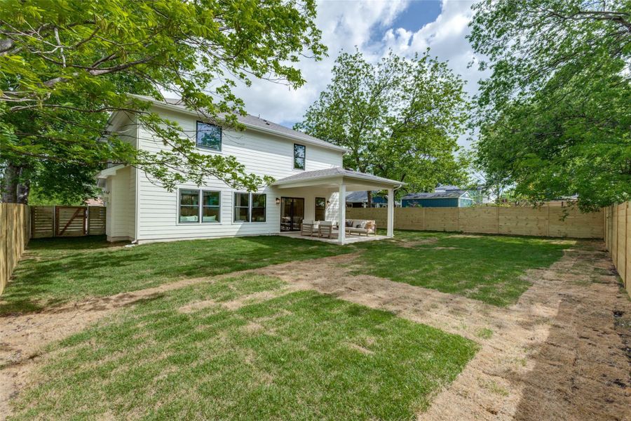 Exterior details and patio area of a home in , Austin (Image 31).