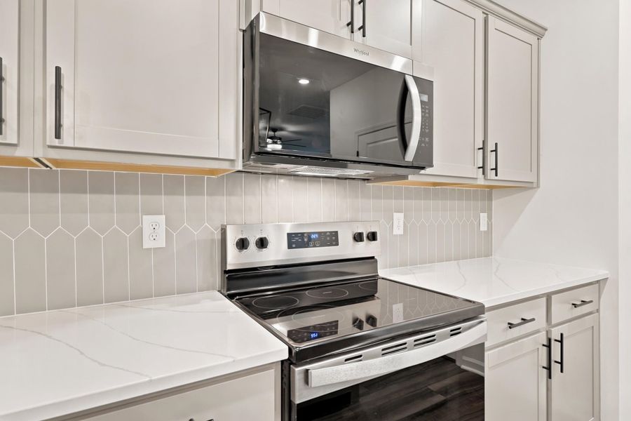Furnished interior view inside a new home in Edgefield, Loris (Image 9).