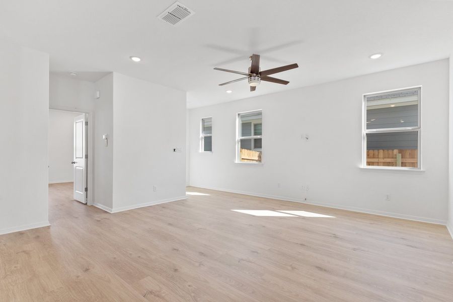 025_lb105376_28 025_lb105376_28