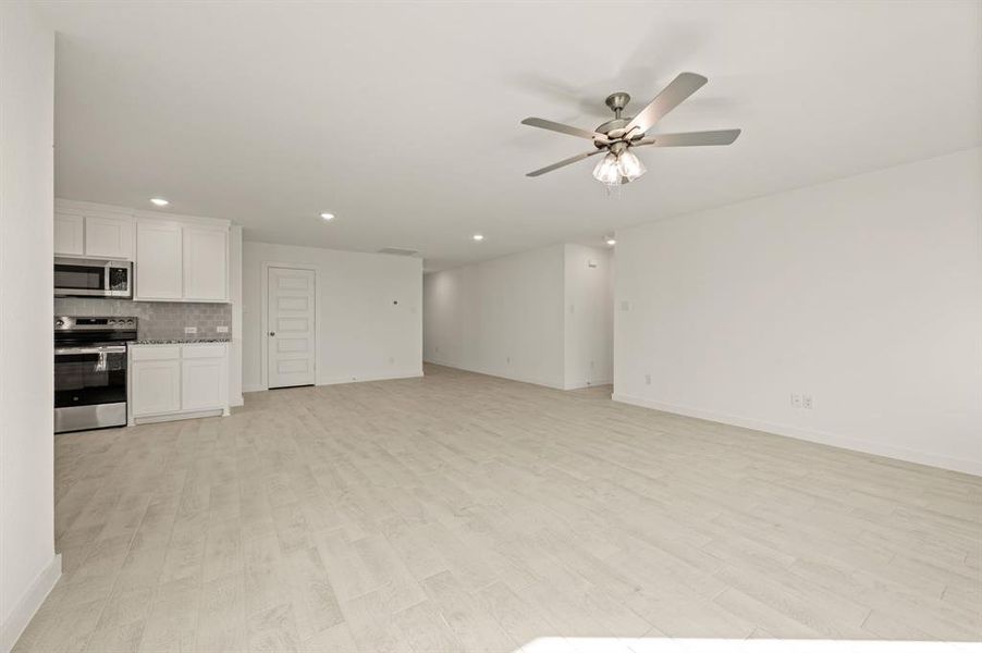 Spacious, unfurnished interior of a new home in Runaway Bay, Runaway Bay (Image 12).