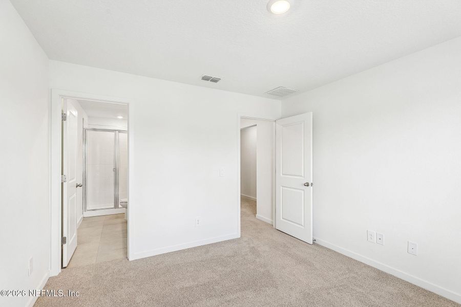 Spacious, unfurnished interior of a new home in The District at Oakleaf - The Commons, Middleburg (Image 23).