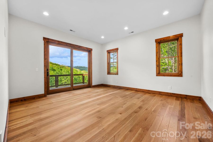 Spacious, unfurnished interior of a new home in , Banner Elk (Image 18).