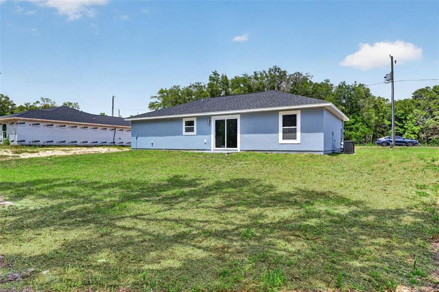 Exterior details and patio area of a home in , Dunnellon (Image 17).