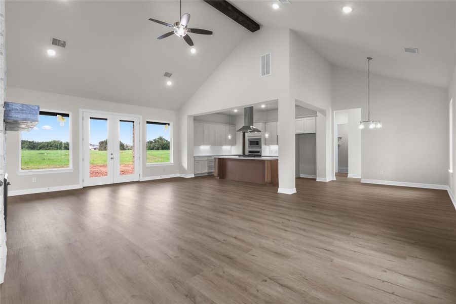 Spacious, unfurnished interior of a new home in , Angleton (Image 11).