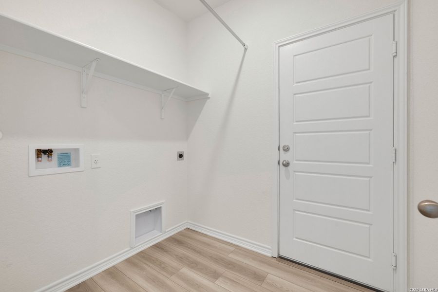 Spacious, unfurnished interior of a new home in , Converse (Image 14).
