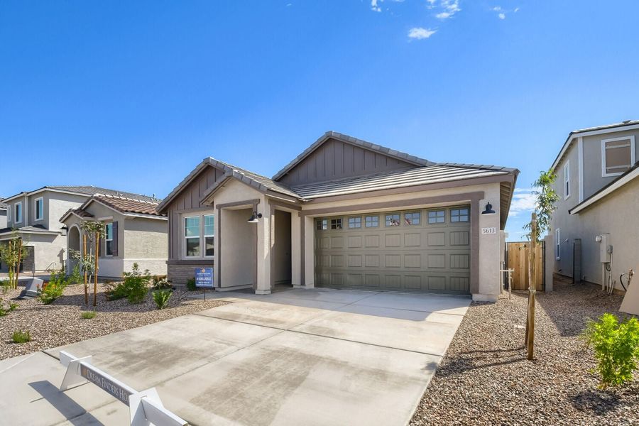New Home in San Tan Valley, AZ.  - Slide 3