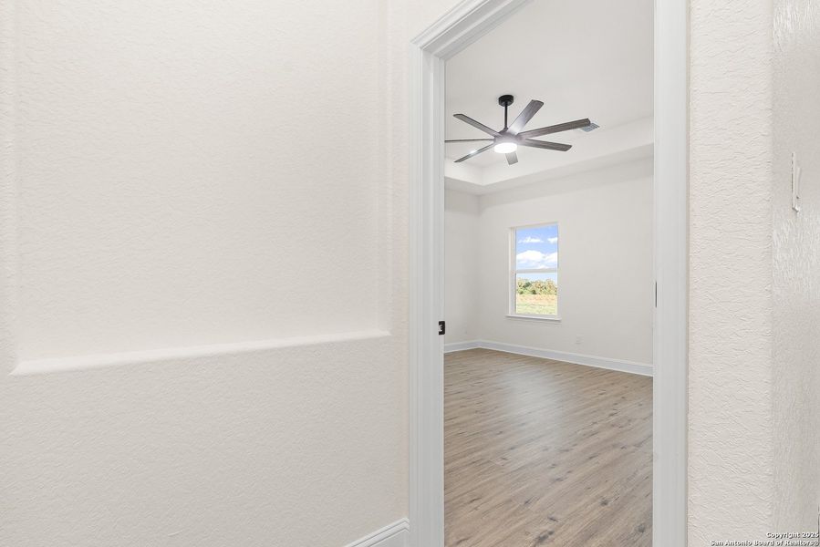 Spacious, unfurnished interior of a new home in , La Vernia (Image 18).