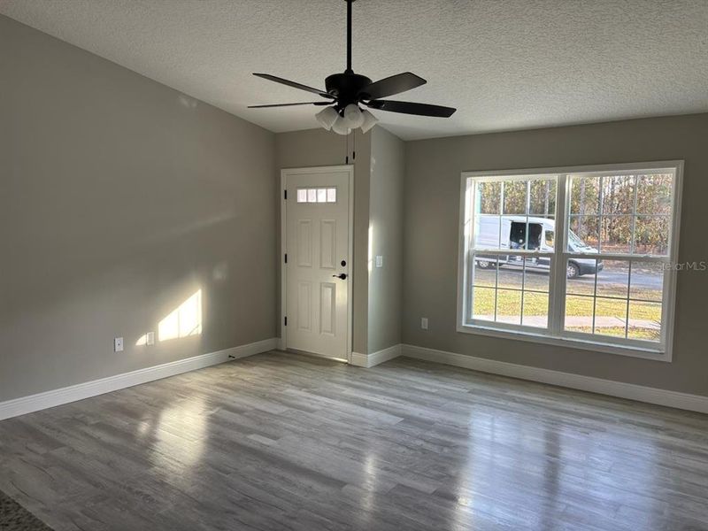 Spacious, unfurnished interior of a new home in , Citrus Springs (Image 27).