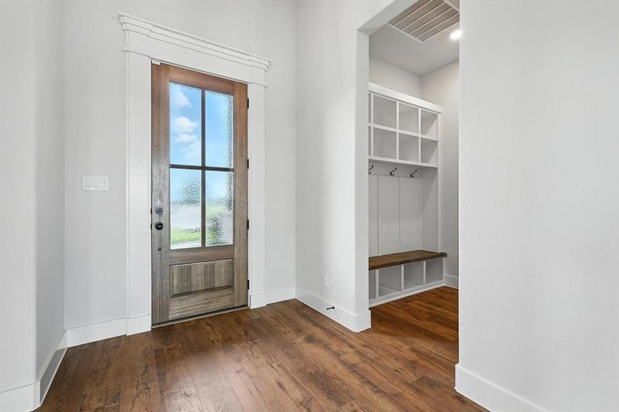 Spacious, unfurnished interior of a new home in , Venus (Image 36). Spacious, unfurnished interior of a new home in , Venus (Image 36).