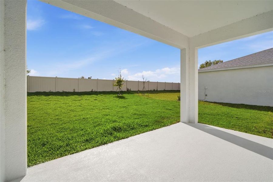 Exterior details and patio area of a home in Fieldstone, Plant City (Image 33).