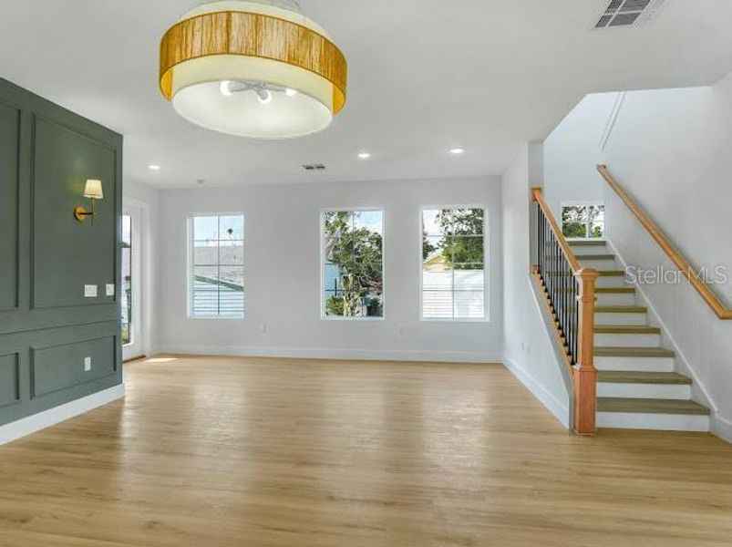 Spacious, unfurnished interior of a new home in , Oakland (Image 35).