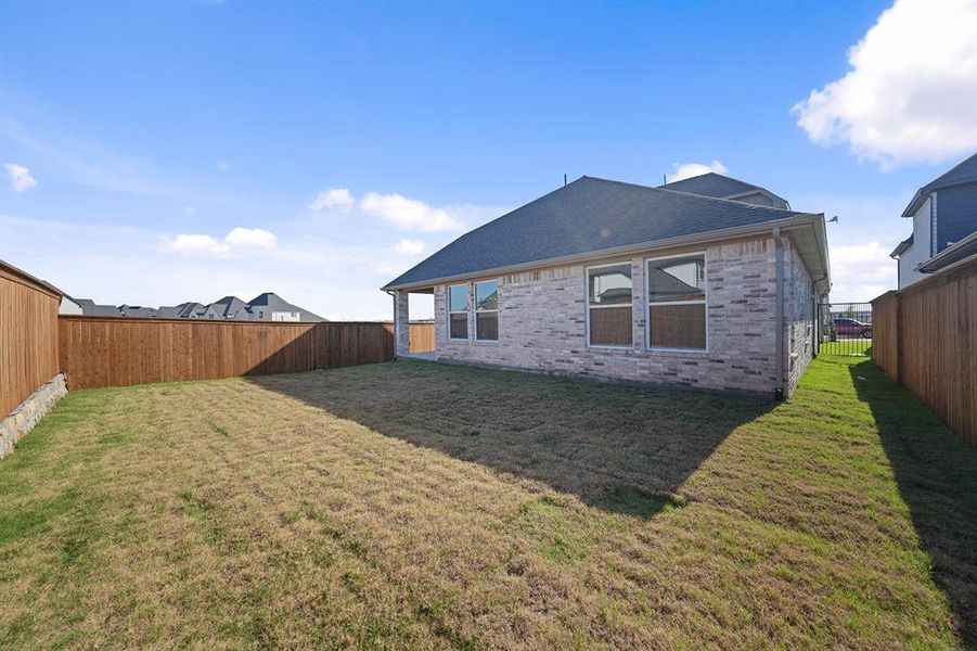 Exterior details and patio area of a home in Brookhollow West, Prosper (Image 23).