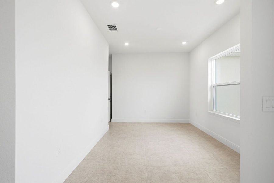 Spacious, unfurnished interior of a new home in Cape Coral, Cape Coral (Image 21).