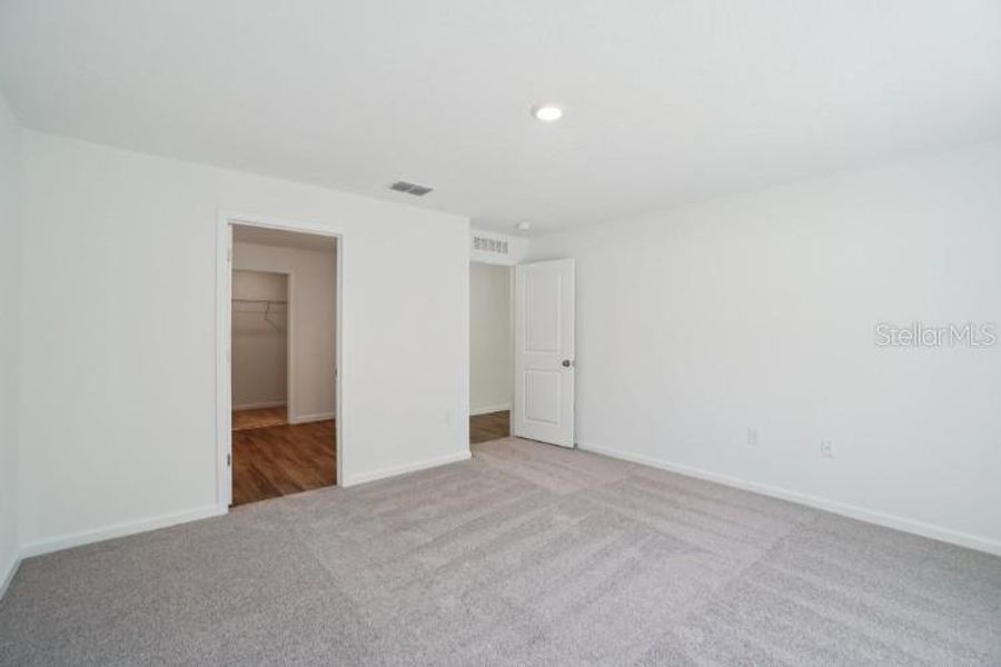 Spacious, unfurnished interior of a new home in Royal Highlands, Weeki Wachee (Image 24).