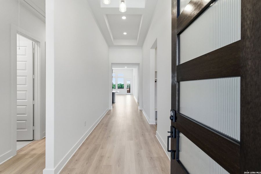 Spacious, unfurnished interior of a new home in Stillwater Ranch, San Antonio (Image 7).