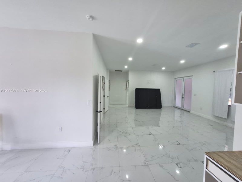 Spacious, unfurnished interior of a new home in , Clewiston (Image 25).