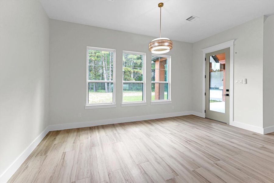 Spacious, unfurnished interior of a new home in , Conroe (Image 32).