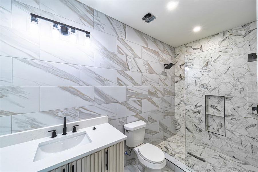 Furnished interior view inside a new home in , Dallas (Image 11).