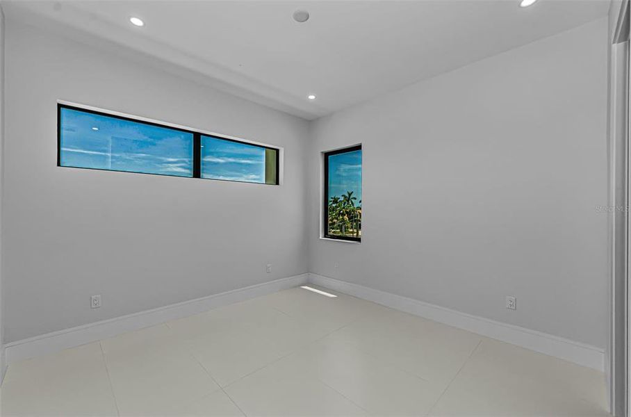 Spacious, unfurnished interior of a new home in , Treasure Island (Image 69).