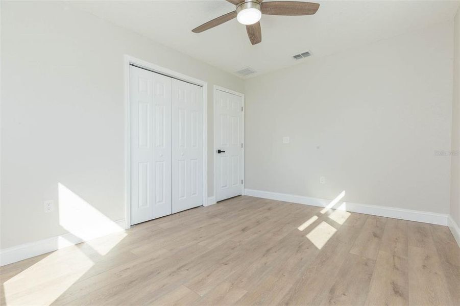 Spacious, unfurnished interior of a new home in , Dade City (Image 37).